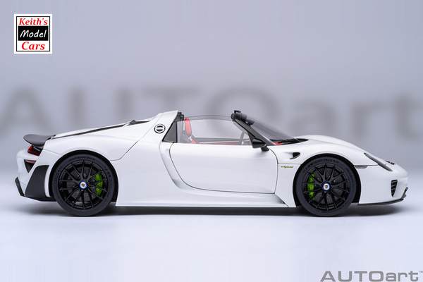 [1/18 Scale] Porsche 918 Spyder Weissach Package in White with Red Interior by AUTOart Models